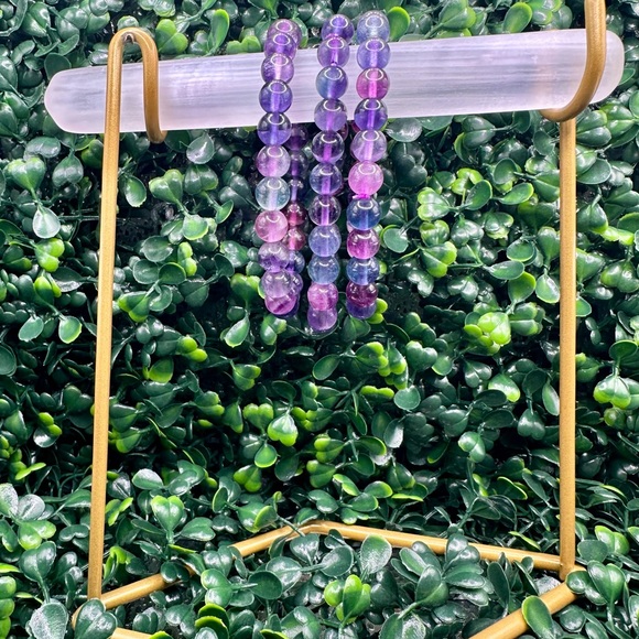 Satin Spar/Selenite Bracelet Charging Stand - Picture 5 of 5